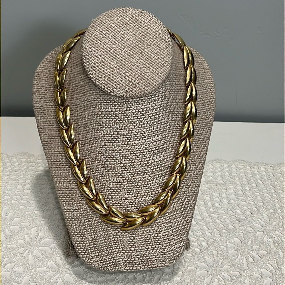 Classic Abstract Design Gold Tone Vintage Collar Necklace